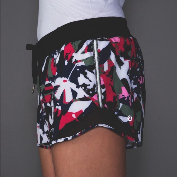 Rare!!! Lululemon Hotty Hot Short (Long) 4” Sz8
Pop Cut Boom Juice Multi/ Black - Picture 4 of 13